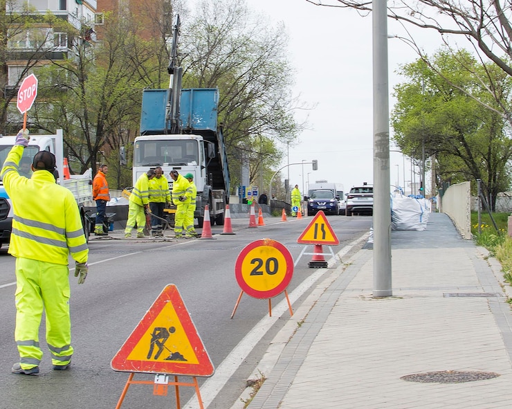 ADDETTO ALLA SEGNALETICA STRADALE ADDETTO ALLA SEGNALETICA STRADALE