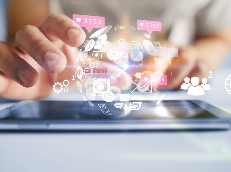 SOCIAL MEDIA MANAGER